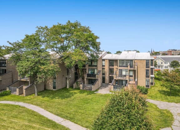 NY Exterior With Lawn. at Shoreline Apartments, New York, 14201