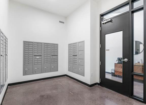24-Hour Indoor Mail Room