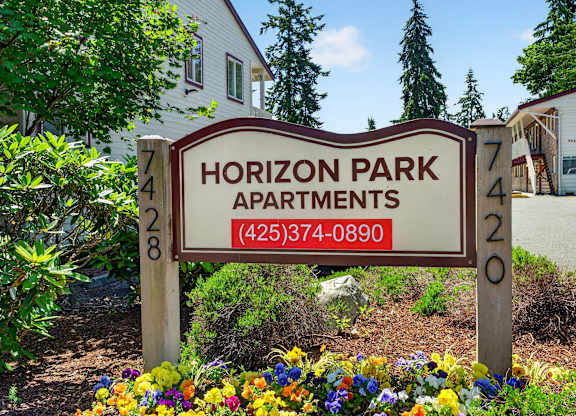 A sign for Horizon Park Apartments with a phone number on it.