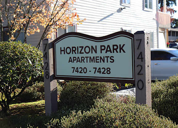 Horizon Park Apartments sign at entrance to property in Edmonds, WA