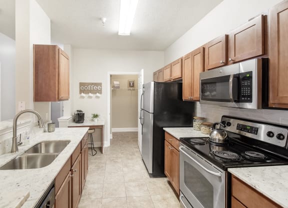 Stainless Steel Appliances at Highlands Apartment Homes, Bartlett, TN, 38135