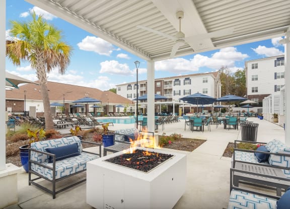 Outdoor Lounge at The Met Apartment Homes, Hattiesburg, Mississippi, 35402