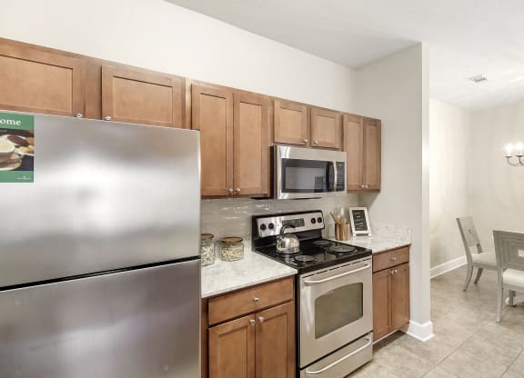 Kicthen with stove and microwave at Highlands Apartment Homes, Bartlett, 38135