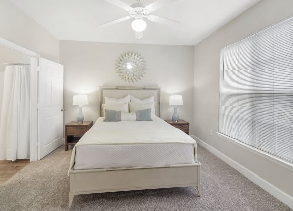 Bedroom with wide windows at Highlands Apartment Homes, Bartlett, TN, Tennessee