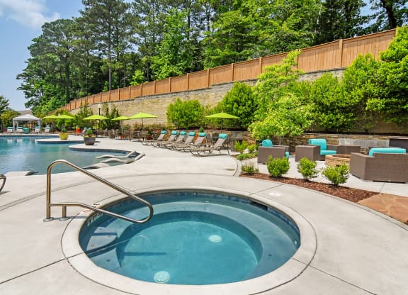 Hot Tub And Swimming Pool at Faulkner Flats Apartment Homes, Oxford