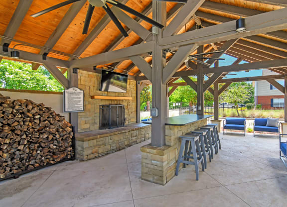 outdoor lounge at Landing Willow Bayou in Bossier City, LA