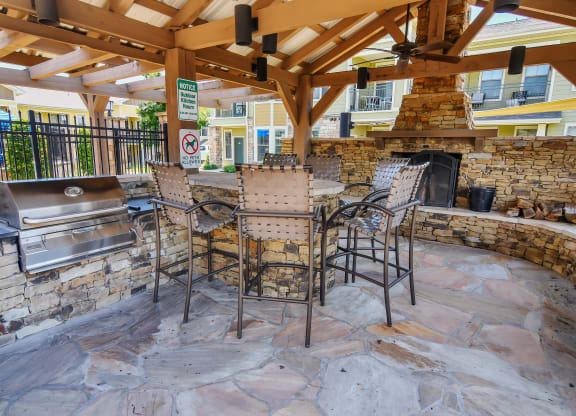 Community Grilling Station at Wellington Grande Apartment Homes, Longview, Texas