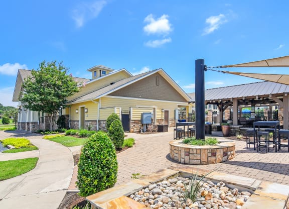 Outdoor pavilion at Wellington Grande Apartment Homes, Longview, TX