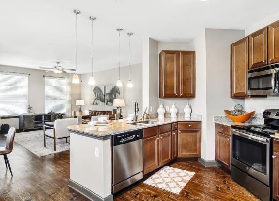 Amazing kitchens with modern appliances at Wellington Grande Apartment Homes, Longview, TX, 75605