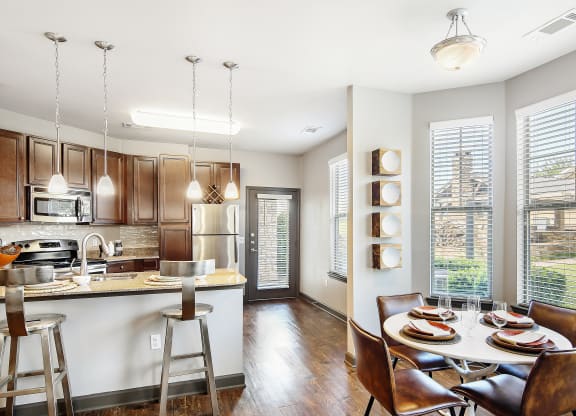 Bright Kitchen at Wellington Grande Apartment Homes, Longview, 75605