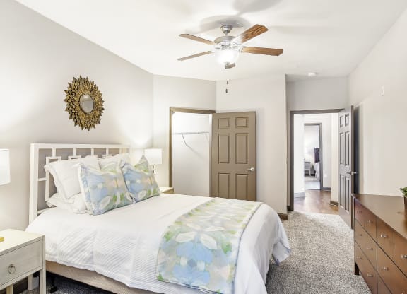 Beautiful Bright Bedroom at Wellington Grande Apartment Homes, Longview, TX