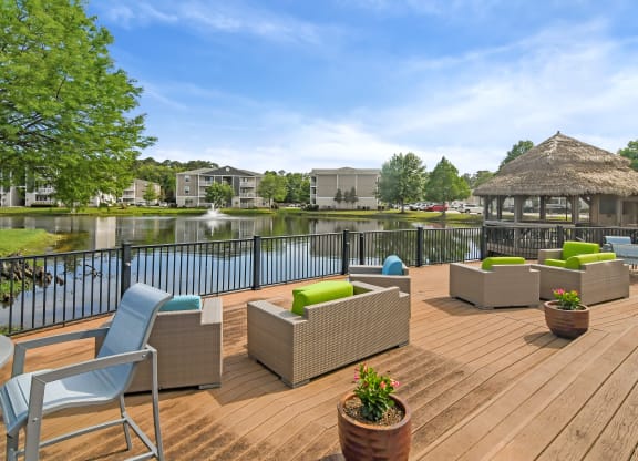 Outdoor Lounge Area at Reserve at Gulf Hills Apartment Homes in Ocean Springs, MS 