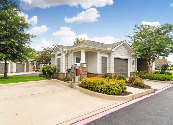 Houses With Attached Garage at Kingston Crossing Apartment Homes, Louisiana
