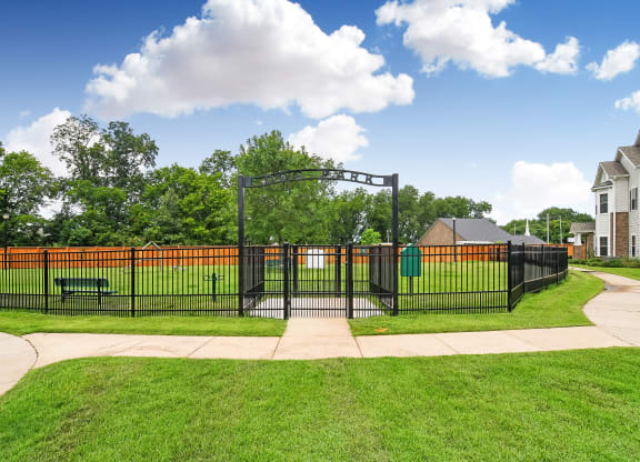 Safe Outdoor Walking Paths at Kingston Crossing Apartment Homes, Bossier City, LA, 71111
