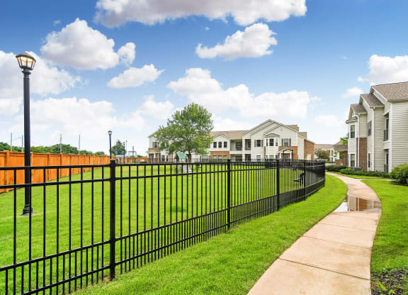 Green Space Walking Trails at Kingston Crossing Apartment Homes, Bossier City