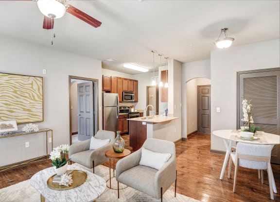 Spacious Living Room at Kingston Crossing Apartment Homes, Bossier City, 71111