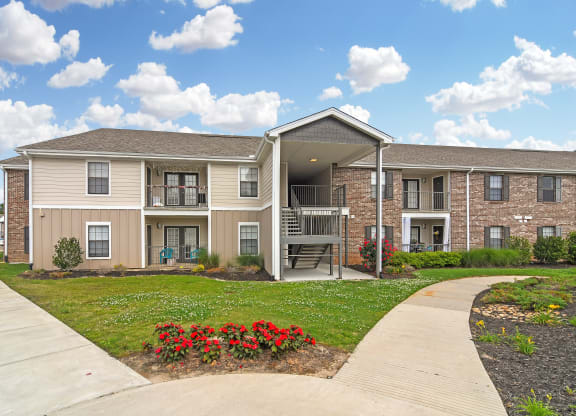 Exterior Landscape at Parkwest Apartment Homes, Hattiesburg, MS, 39402