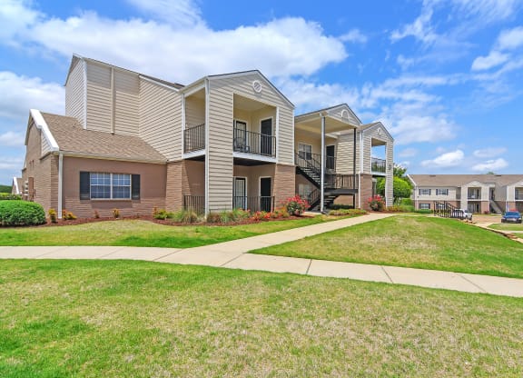 Green Space Walking Trails at Highpointe Apartment Homes, Brandon, MS, Mississippi