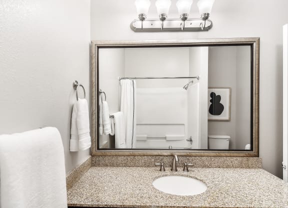 Luxurious Bathrooms at Highpointe Apartment Homes, Mississippi