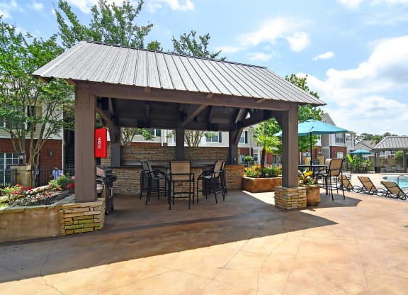 Outdoor lounge at Legacy Apartments in Ridgeland, MS