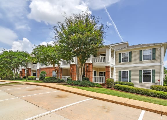 Apartment building at Legacy Apartments in Ridgeland, MS