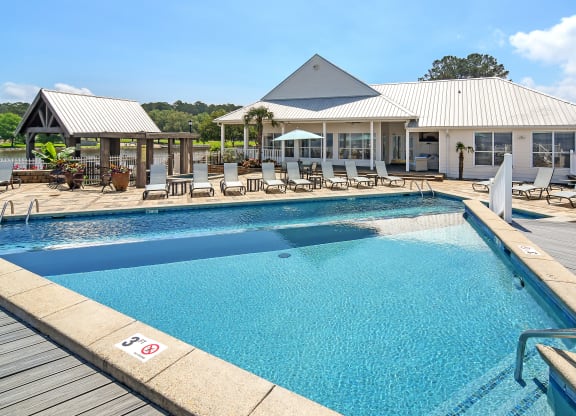 the swimming pool at Lakeshore Pointe Apartment Homes, Brandon, MS, 39047