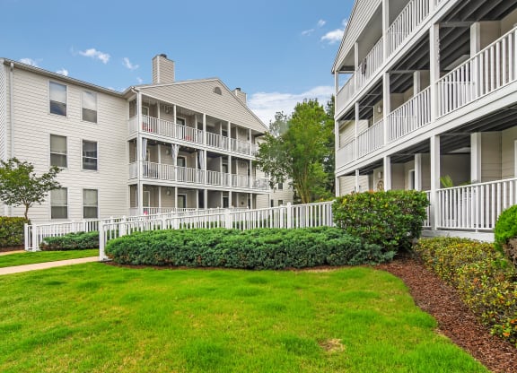 Green Space at Lakeshore Pointe Apartment Homes, Mississippi, 39047