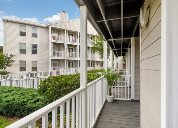 the outlook of a balcony at Lakeshore Pointe Apartment Homes, Mississippi