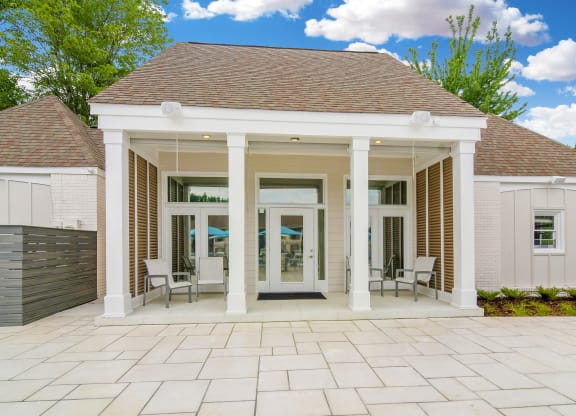 Exterior Porch at Cambridge Station Apartment Homes, Mississippi