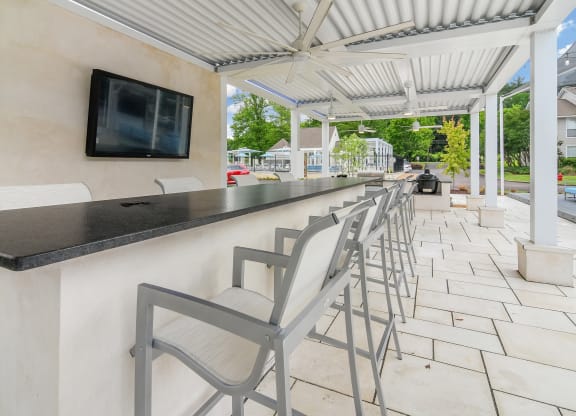 Outdoor Lounge at Cambridge Station Apartment Homes, Oxford, 38655