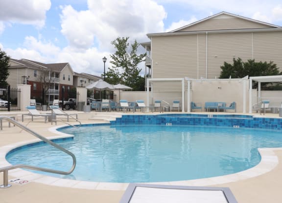 the swimming pool at the resort at glade springs at Reserve at Park Place Apartments, Hattiesburg, Mississippi