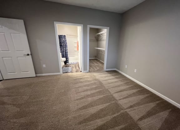 Bedroom with Bathroom and Walk In Closet at Carlton Park Apartment Homes, MS, 39232