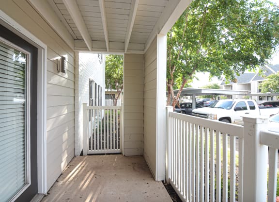 Outdoor patio at Reserve of Bossier City Apartment Homes in Bossier City, 71111