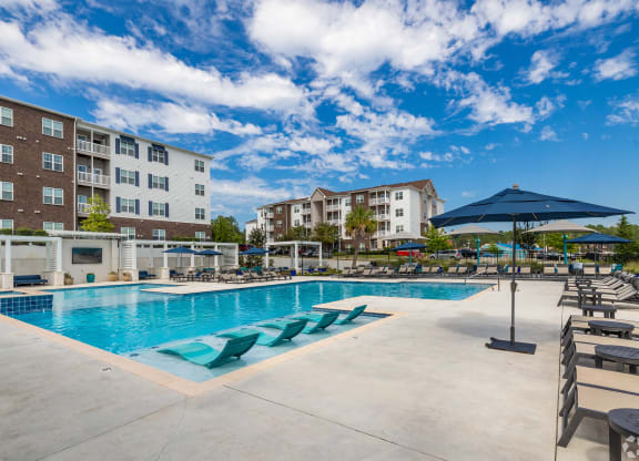 Pool at The Met Apartment Homes, Hattiesburg, MS, 39402