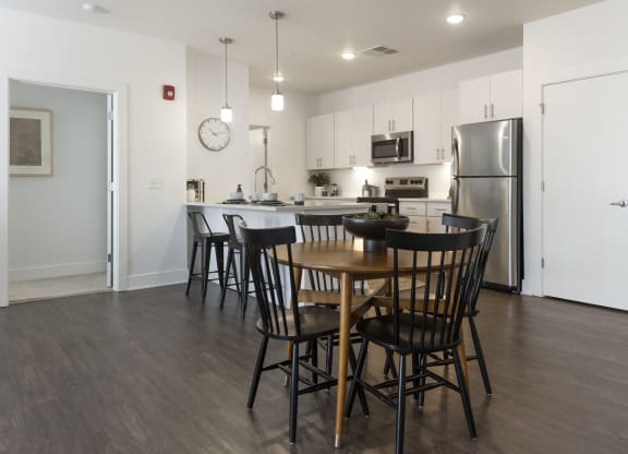 Dining at The Whit Apartments, Indiana, 46204