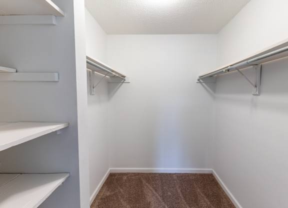 Large Closet at Tymberwood Trace Apartments, Kentucky