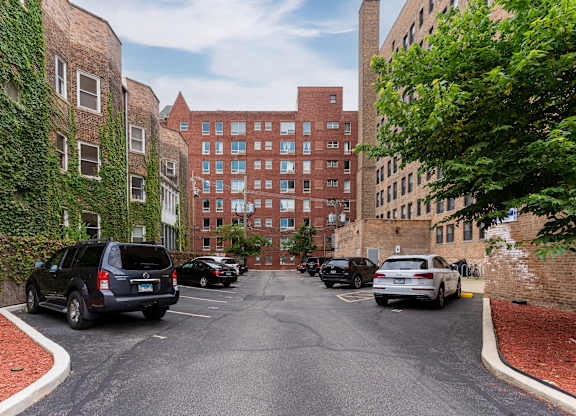 Private parking lot at Somerset Place Apartments in Chicago, IL 60640