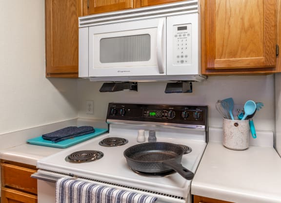 Electric Range In Kitchen at Bexley Village, Indiana