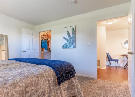Large Bedroom En-Suite Bathroom at Bexley Village, Greenwood, Indiana