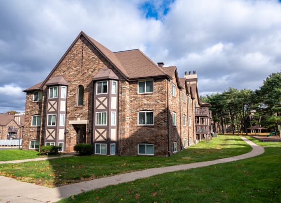 Elegant Exterior View Of Property at Candlewyck Apartments, Michigan