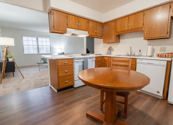 Eat In Kitchen at Sandstone Court Apartments, Greenwood, 46142