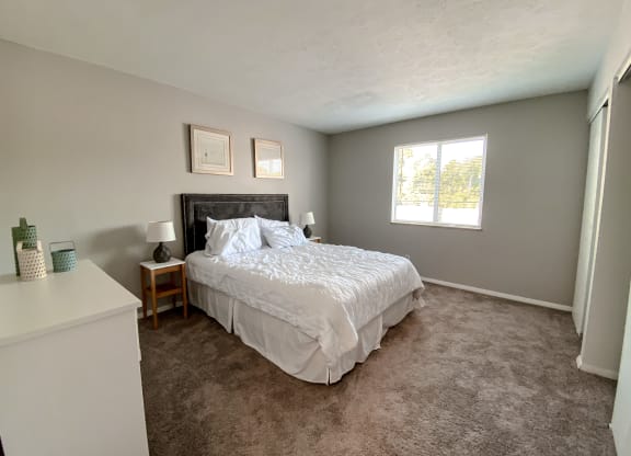 Gorgeous Bedroom at Camelot East Apartments, Fairfield, OH, 45014