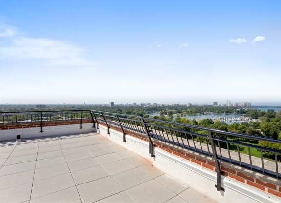 Rentable Rooftop Terrace at Park Heights by the Lake Apartments, Illinois