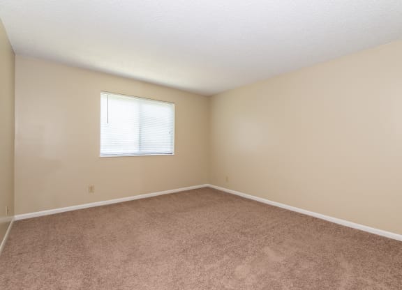 Spacious Bedroom at Meadow View Apartments and Townhomes, Springboro