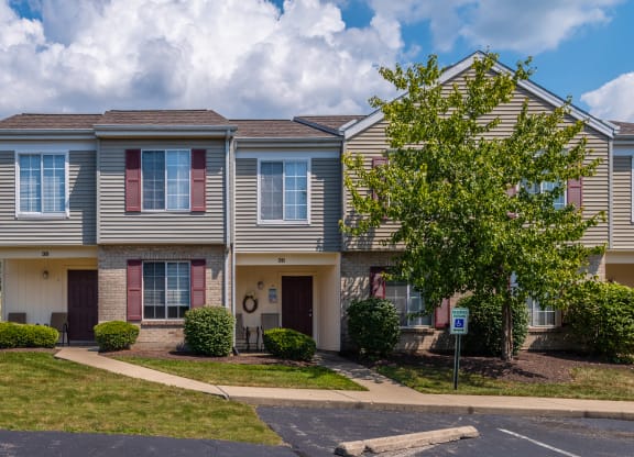 Property Exterior at Meadow View Apartments and Townhomes, Springboro