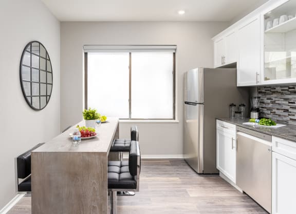 Fully Equipped Kitchen at Park Heights by the Lake Apartments, Illinois, 60649
