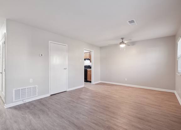 A Room With White Wall and Ceiling Fan at Fair Oaks Apartments, Arkansas