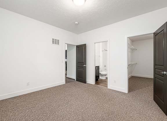 A room with a carpeted floor and a ceiling light. at River View at Bexley Apartments, River View at Bexley, OH, 43209