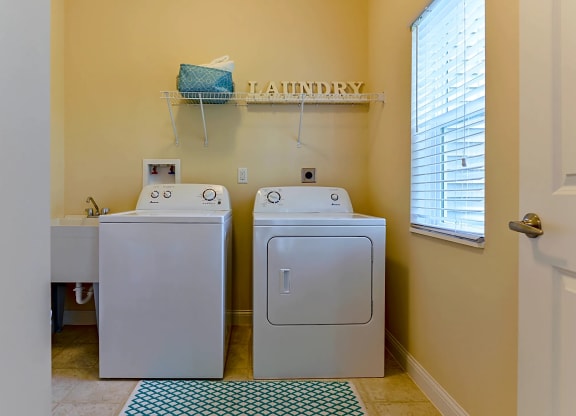 Washer Dryer at Grove City Summit, Grove City, Ohio