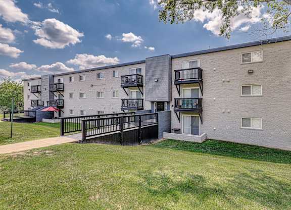 Lush Green Outdoor at The Apex, Cincinnati, 45239